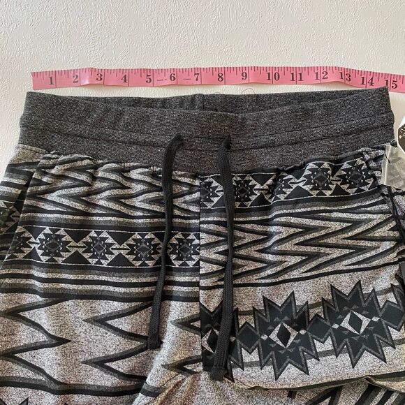 Carbon Jogger Shorts Rue21 Aztec Tribal Print Gray Black Size Small NWT - Picture 5 of 7